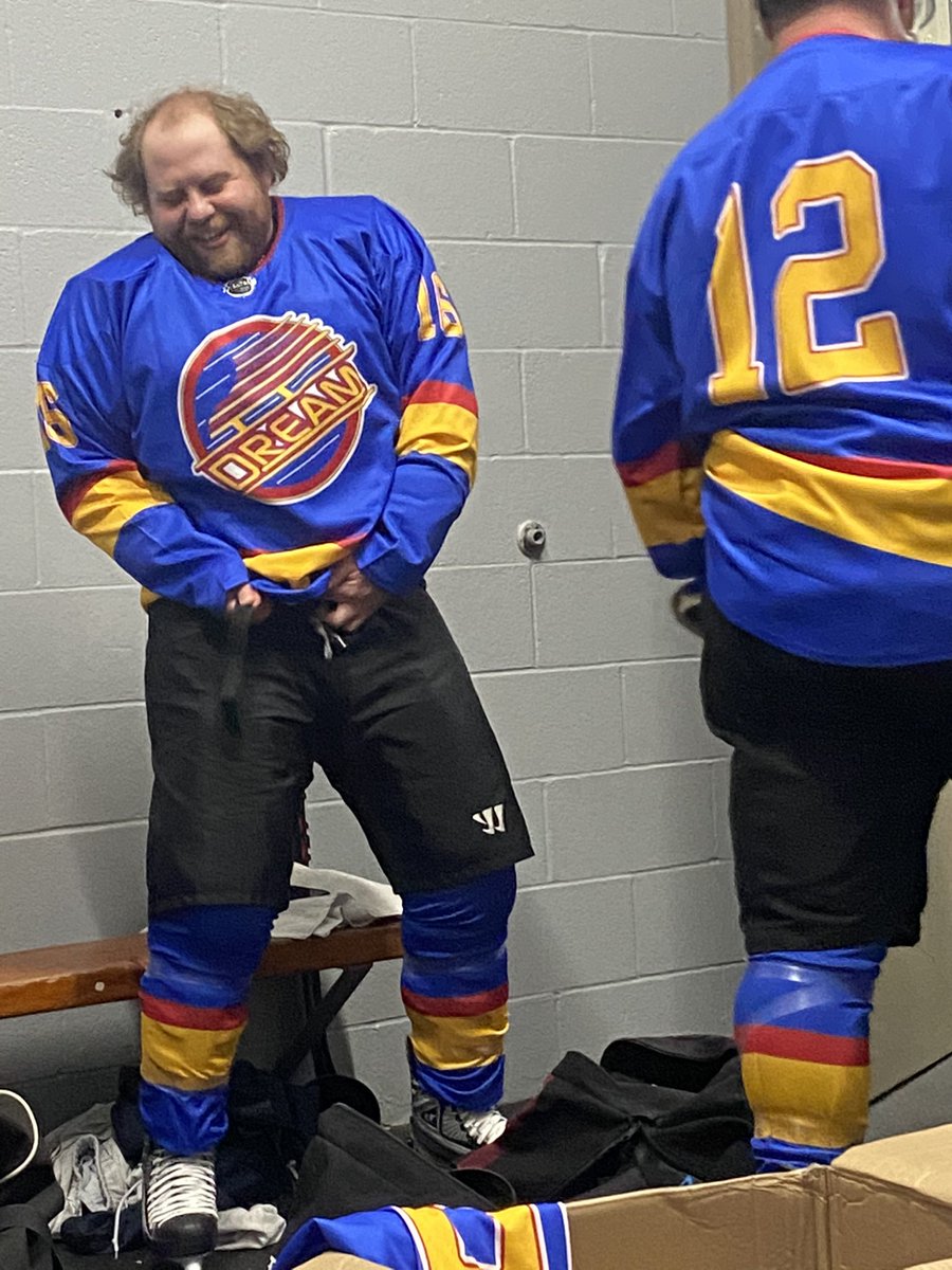 ADHockey's tweet photo. 👀 https://t.co/IAG2GqEmII