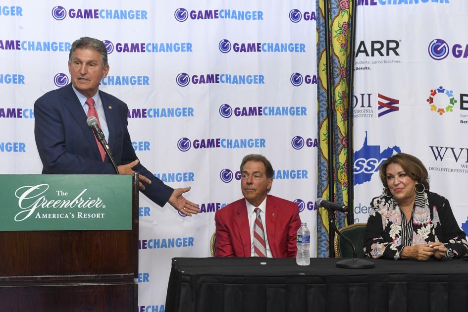 WVNews247's tweet photo. CHANGING THE GAME: The inaugural Game Changer Golf Classic drew hundreds to The Greenbrier Resort for a two-day event benefiting the opioid and drug abuse prevention and education program. Check out the story and 40 photos of the festivities ...
https://t.co/bhNKJAydZ2 https://t.co/C3tJPV4qTS