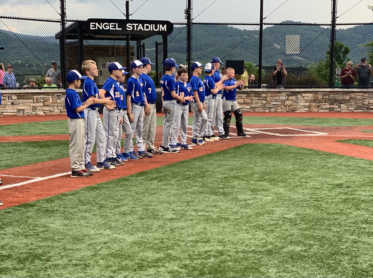 themtnthicket's tweet photo. We are so proud of this group of 12U boys, they won the PF/Sevierville Youth League Championship tonight 5-1! They put in a lot of hard work this season and it paid off!! Nothing better than seeing the excitement on their faces!!!#FutureHighlanders ⁦@Highlander_BB⁩ https://t.co/qYnqVVqUS4