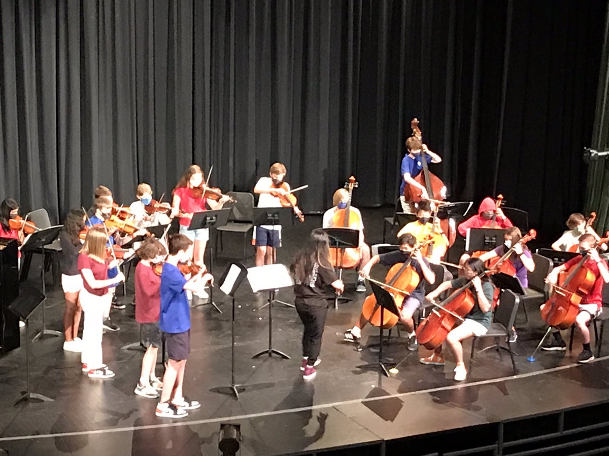 pam_psmith's tweet photo. Super proud of our Ss and Arts Ts - a fantastic #RowlandHallMS Arts Celebration today-so much talent on the stage and so much fun to be together for a live performance. @RowlandHall https://t.co/srHurYokV8