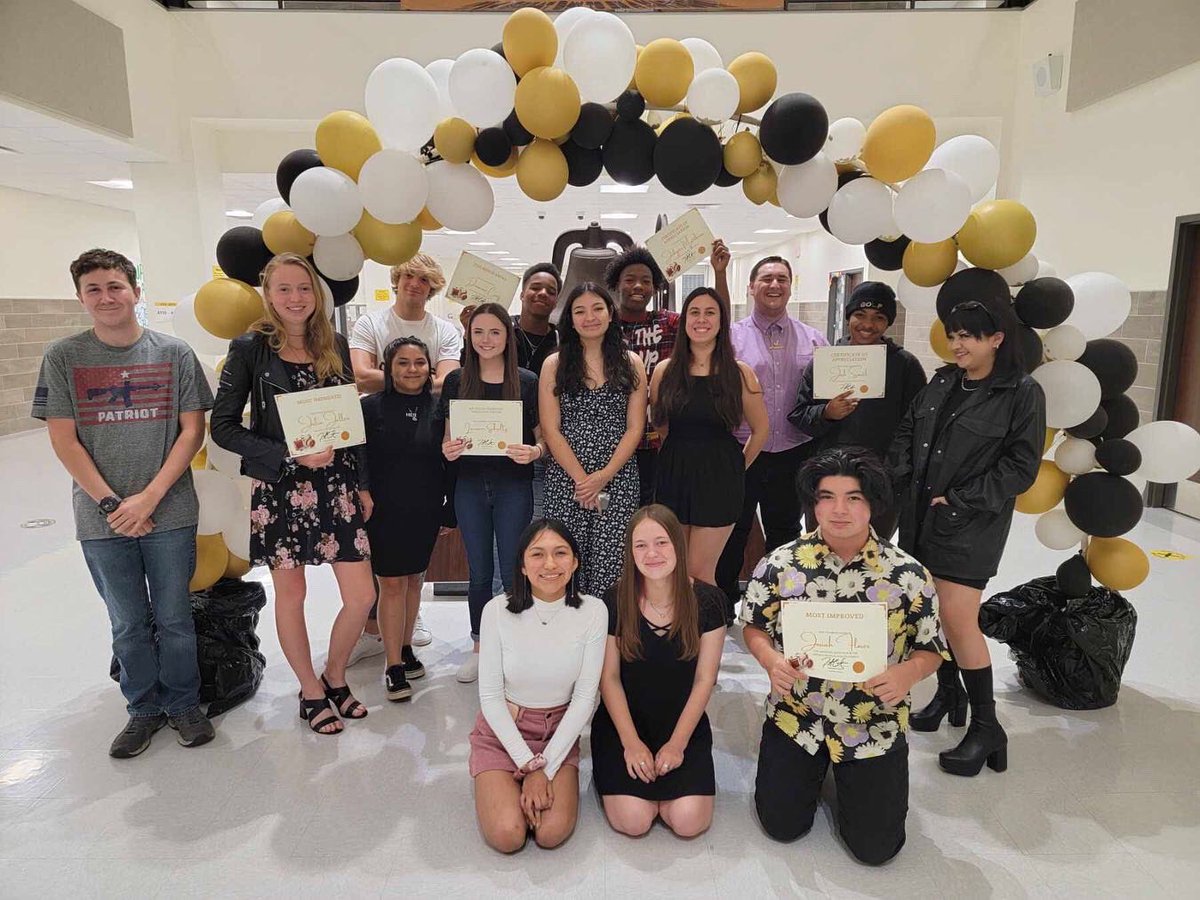 A successful banquet for the staff of 2020-21