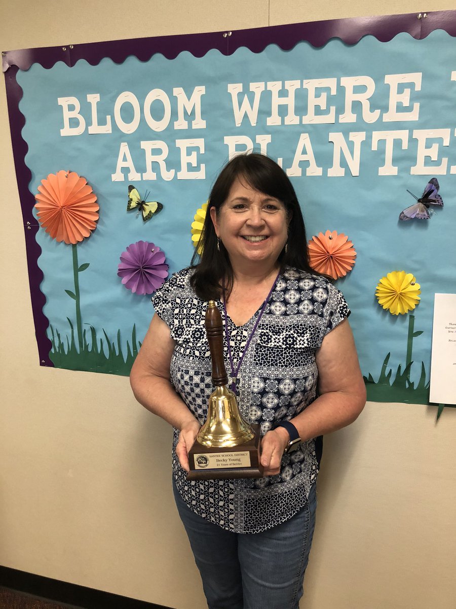 RioSecoSchool's tweet photo. Honoring this year’s Rio Seco retirees: Becky Young, Heather Glanz, Karen Keys, Jackie D’Agostino and Bonnie Hepner. Honoring April Stuart our fabulous PTSA president. Roadrunners Forever! #SanteeSchoolDistrict https://t.co/11rRgAg5Yi