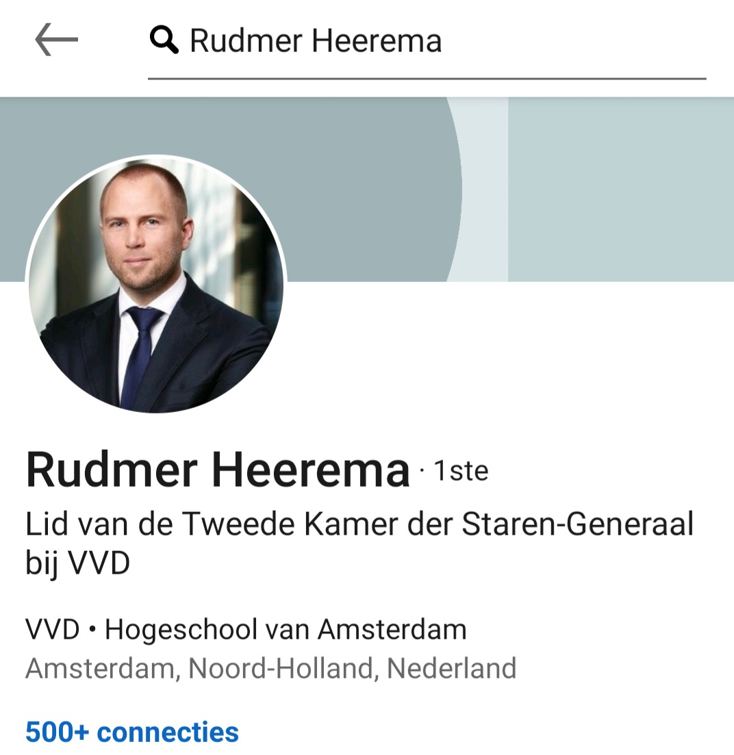Beschouwt <a href="/DevliegerErik/">Erik de Vlieger -Tweep des Vaderlands</a> dit ook als een gevatte taalvondst ter duiding van het gebrek aan dualisme vanwege zijn leiders doctrine? Of rest Tweede Kamer leden (van de VVD) wèl meer dan slechts staren naar hùn generaal, gnuivend en geheugenloos, en is gewoon een typo van <a href="/rudmer/">Rudmer Heerema</a>?