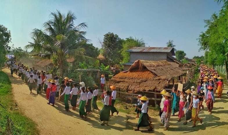 Villages in the western part of the 
Thaphan Seik Dam, Kyun Hla Township, Sagaing Division
 rallied to protest against the dictatorship and slavery education system today.  #WhatsHappeningInMyanmar #May28Coup
