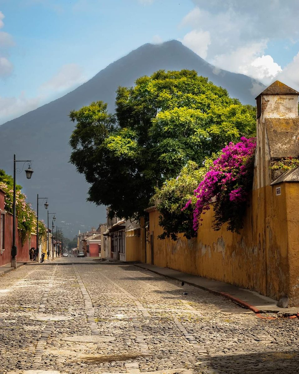 GamboaDanny's tweet photo. Existen lugares perfectos.
Antigua es uno de ellos.
https://t.co/aXUVKcMGaY
#antiguaguatemala #antigua #guatemala https://t.co/2908c2bCjW