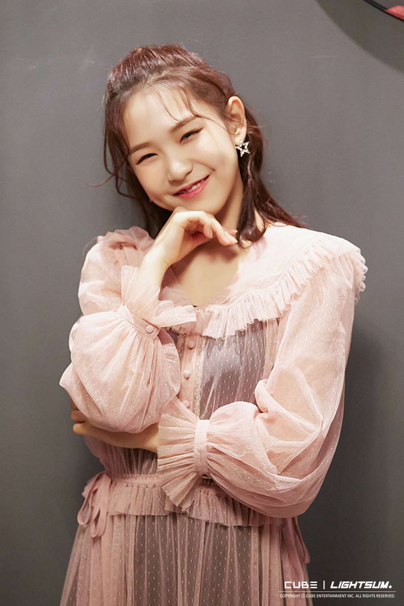 huiyeonlightsum's tweet photo. Another behind photo of our debut trailer shooting. This time, I go with full extra confidence with my smile in hope to make you fall into my charms. ❤ https://t.co/cqg39LB68P