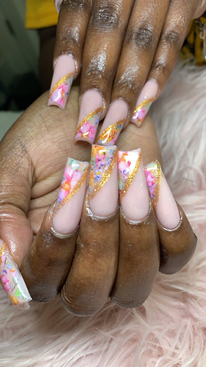MedlockAlexis's tweet photo. @KaylarWill Well since y’all having a hard time finding a nail tech.. I do nails the way you want them😌 follow my Instagram for more @bellacriatura https://t.co/PvOQ4VXDnk