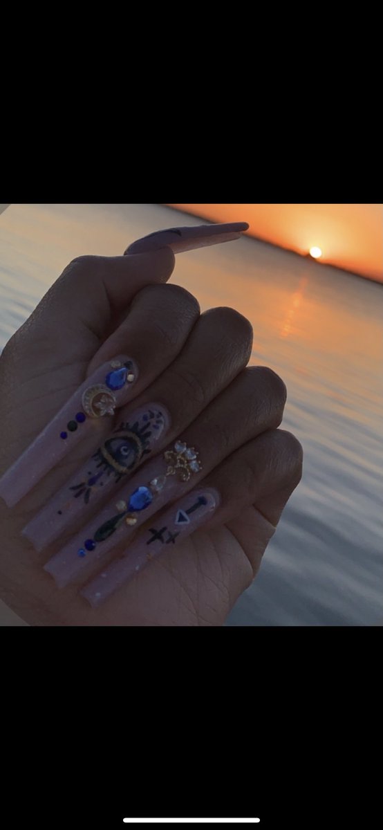 MedlockAlexis's tweet photo. @KaylarWill Well since y’all having a hard time finding a nail tech.. I do nails the way you want them😌 follow my Instagram for more @bellacriatura https://t.co/PvOQ4VXDnk