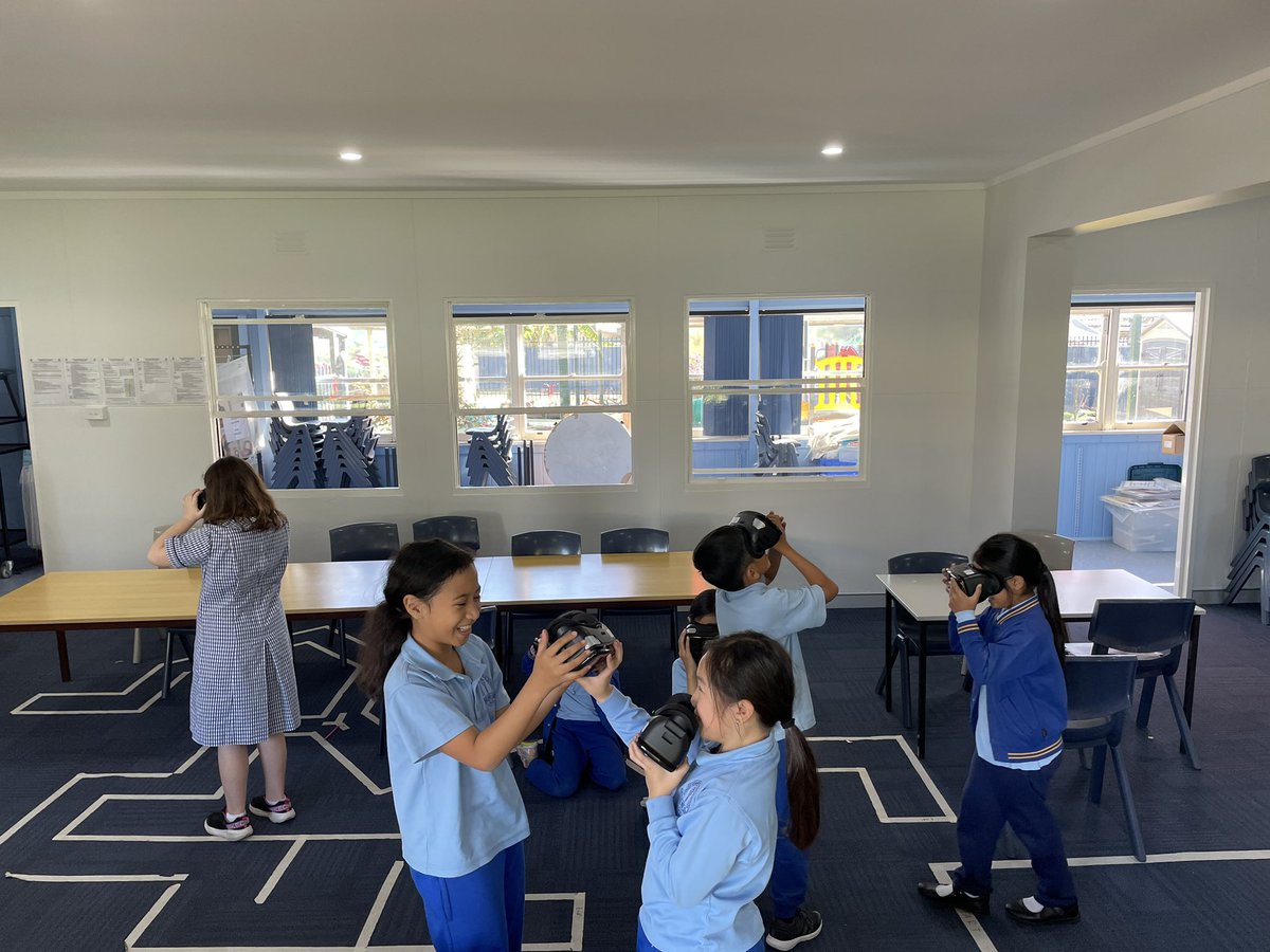 Students in Stage 2 engaged and learning about our early explorers through virtual reality! <a href="/CanleyHeightsPS/">Canley Heights PS</a> <a href="/stem_T4L/">stem.T4L</a>