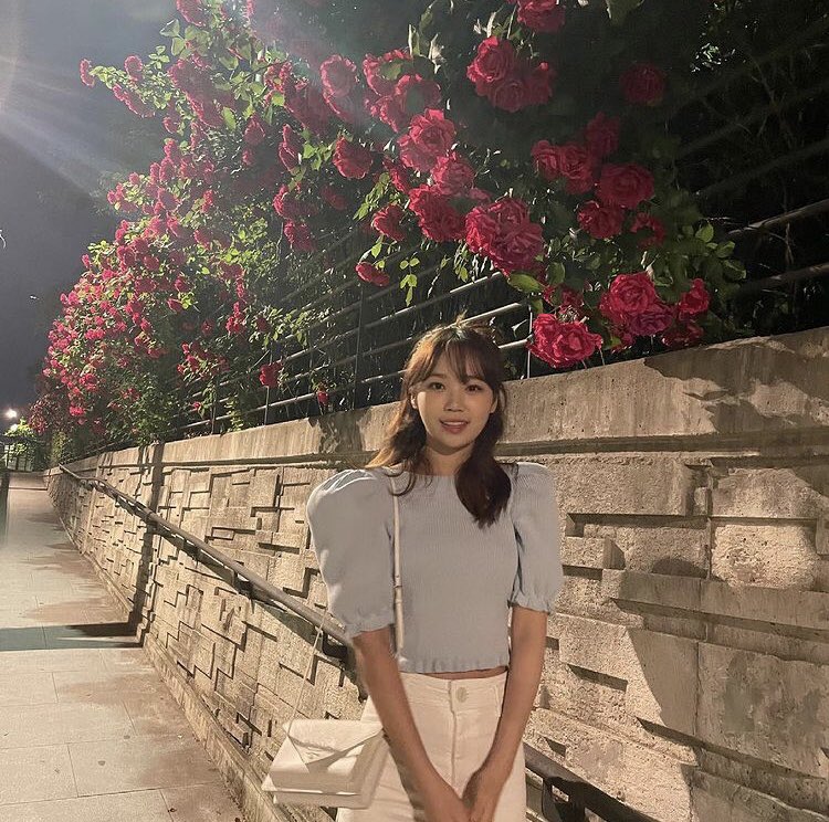 CHAEWON INSTAGRAM IM LEVITATING PLEASE IM SO HAPPY