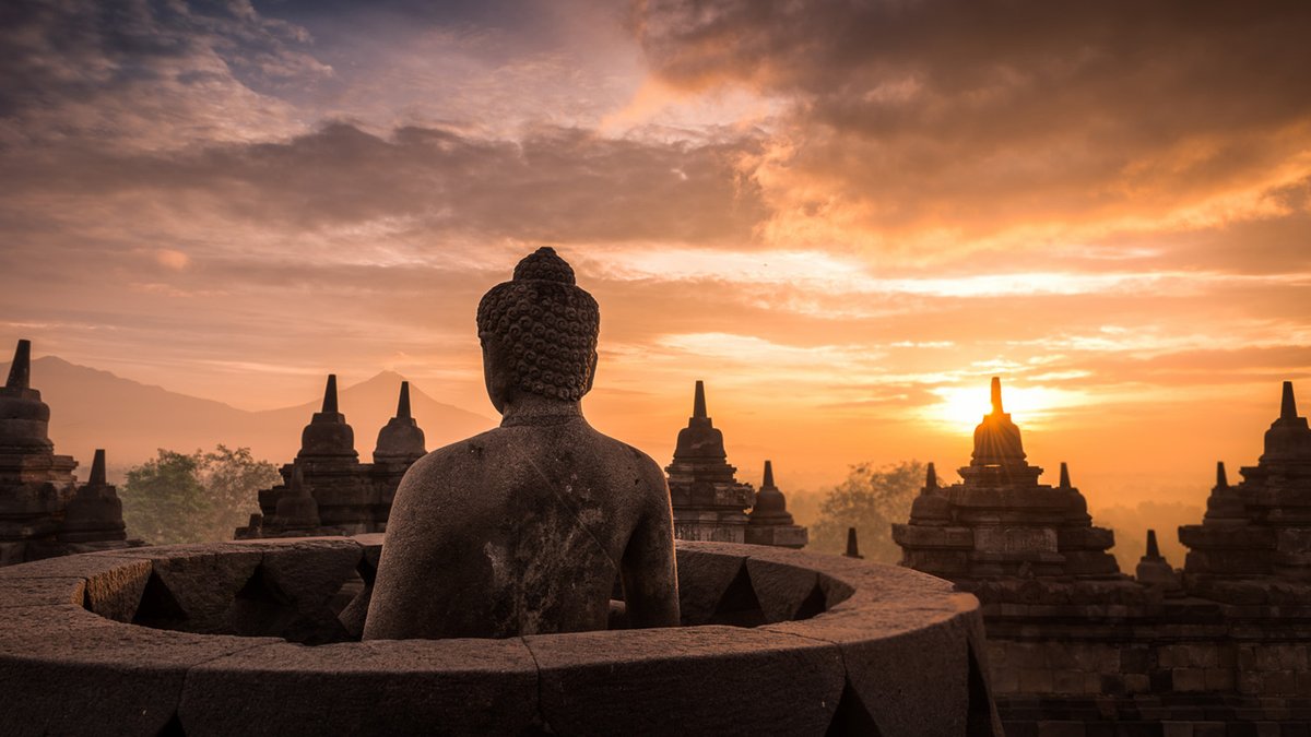 summerlunarest's tweet photo. Borobudur is a 9th-century Mahayana Buddhist Temple around 1 hours drive from Yogyakarta, Java, Indonesia. It is the world's largest Buddhist Temple and is within driving distance of Summer Luna Resort in Pacitan, East Java. #Temple #Borobudur #Indonesia https://t.co/uxk5A8XzKC