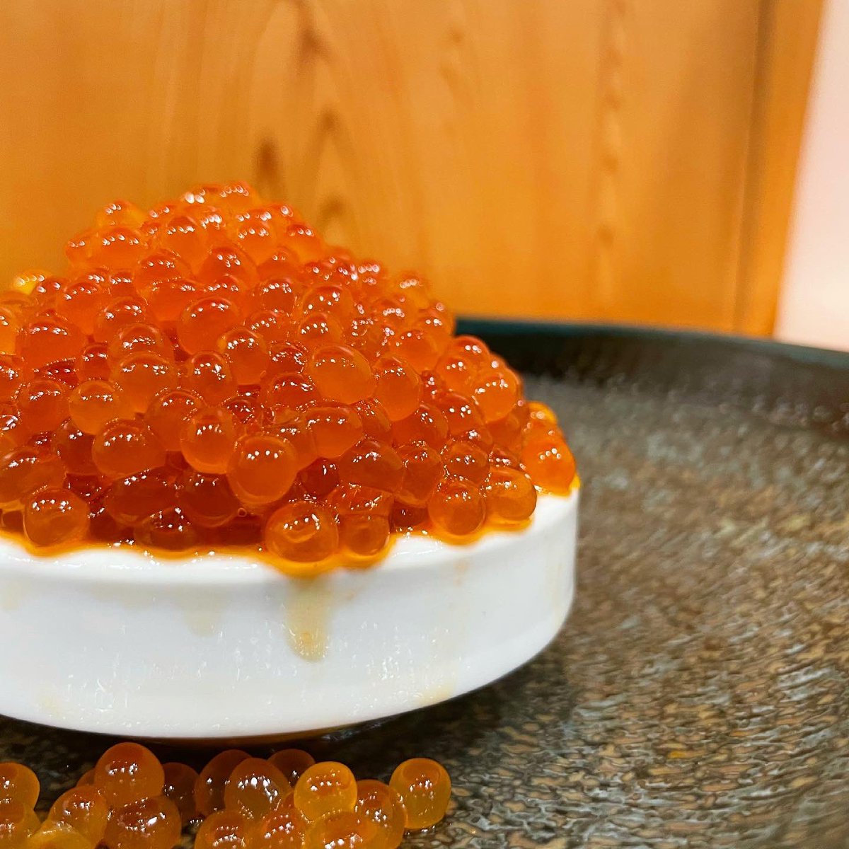 大須食べ歩きグルメnews 5月29日newopen 海鮮丼の王様 大須 一ヶ月間土日限定で食べられる鮪屋から直で買付をしてきた縄付霜降りマグロのタタキ丼 が超絶美味い 北海道産いくらをトッピングできるのもたまらない サーモンの親子丼はかき込みたくなる 大須食べ歩きグルメnews 5月29日newopen 海鮮丼の王様 大須 一ヶ月間土日限定で食べられる鮪屋から直で買付をしてきた縄付霜降りマグロのタタキ丼 が超絶美味い 北海道産いくらをトッピングできるのもたまらない サーモンの親子丼はかき込みたくなる
