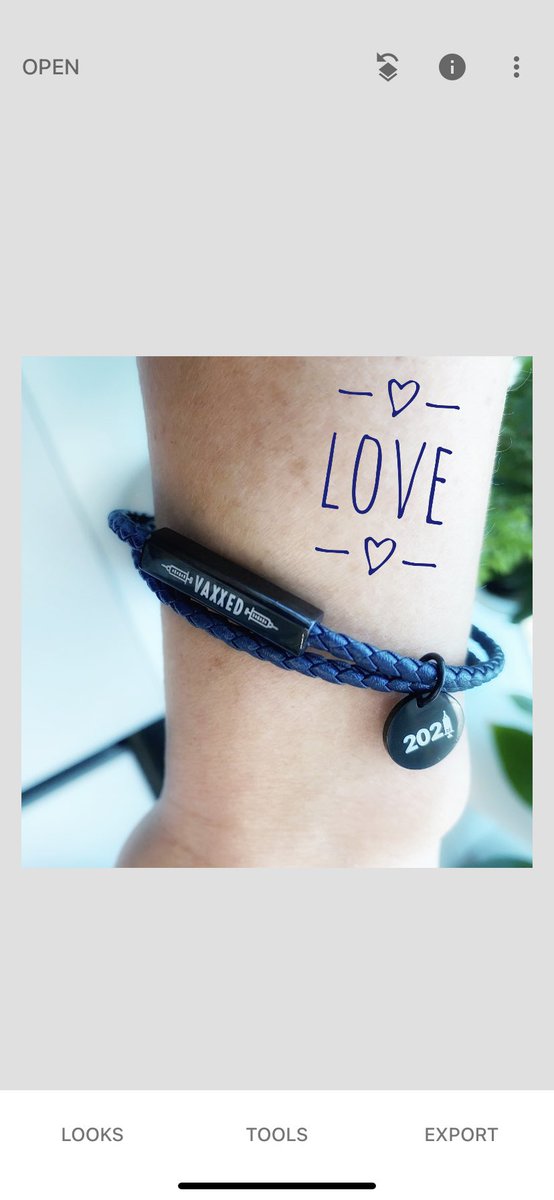 monayeung's tweet photo. a BIG shoutout to @hongkong6370! 🖤🖤🖤 the new colour!!! Thank you for the surprise 🎉🙏🏼 Let’s all wear it proudly 💪🏼💉💉#HKTwitterGetsVaxxed #www.ristband8.company.site #tripperhead #HerdImmunity #happyme https://t.co/7CupFxYx4x
