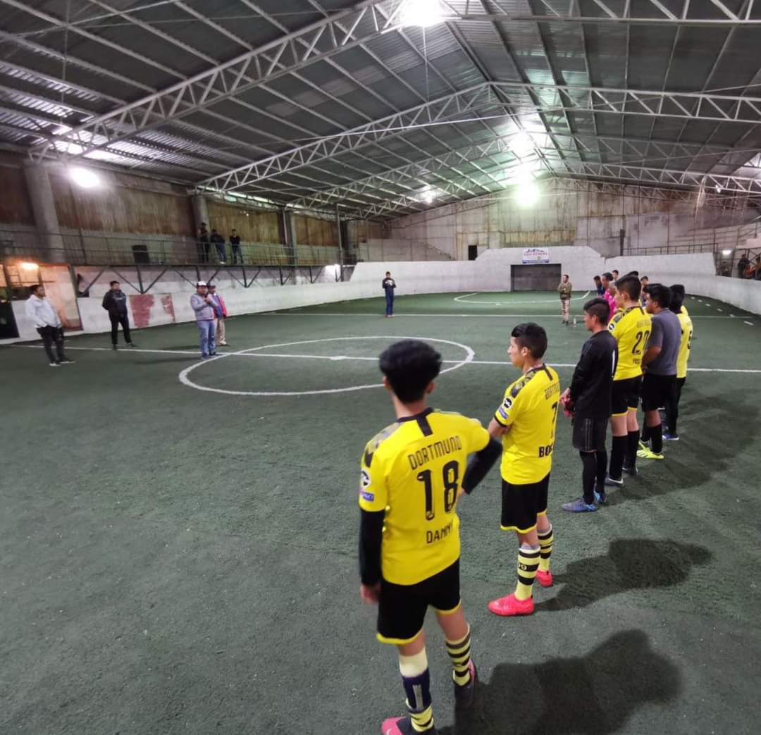 JCSantiagoP's tweet photo. Los jóvenes de #Huamantla son talentosos, ágiles, disciplinados y con una profunda pasión por el deporte.💥
Un gusto charlar con nuestros amigos de #FútbolRápido🥅, quienes hoy tuvieron un gran partido de semi-finales en la 📍Cancha Centenario del Parque Ecológico Deportivo A.C. https://t.co/FbzJyENtxb