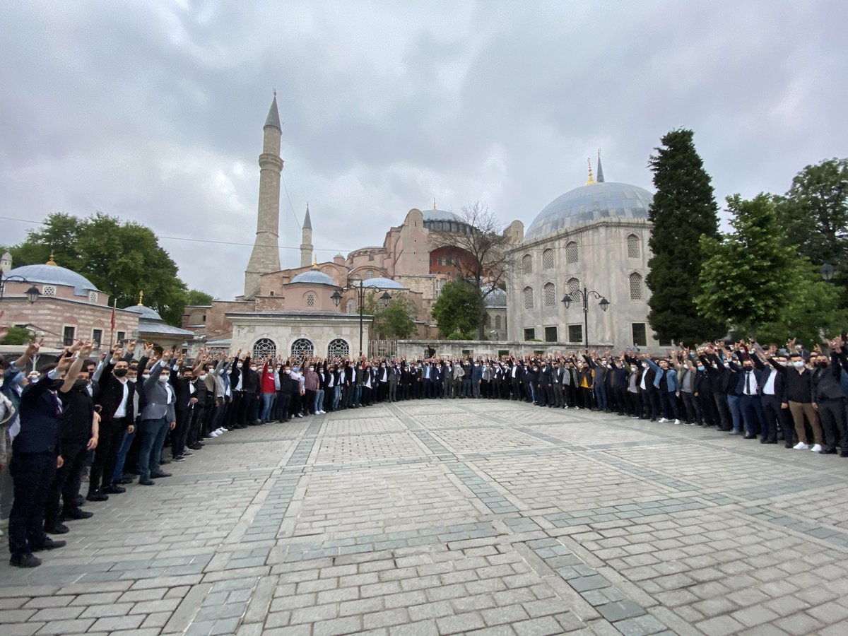 kazimerdiaktunc's tweet photo. İstanbul’un Fethinin 568. yıldönümü öncesinde sabah namazını fethin sembolü Türk’ün kılıç hakkı Ayasofya Camiinde kıldık. Bu vesileyle Fatih Sultan Mehmet Hanı rahmet ve şükranla yad ediyorum. https://t.co/qHTWBn7ILR