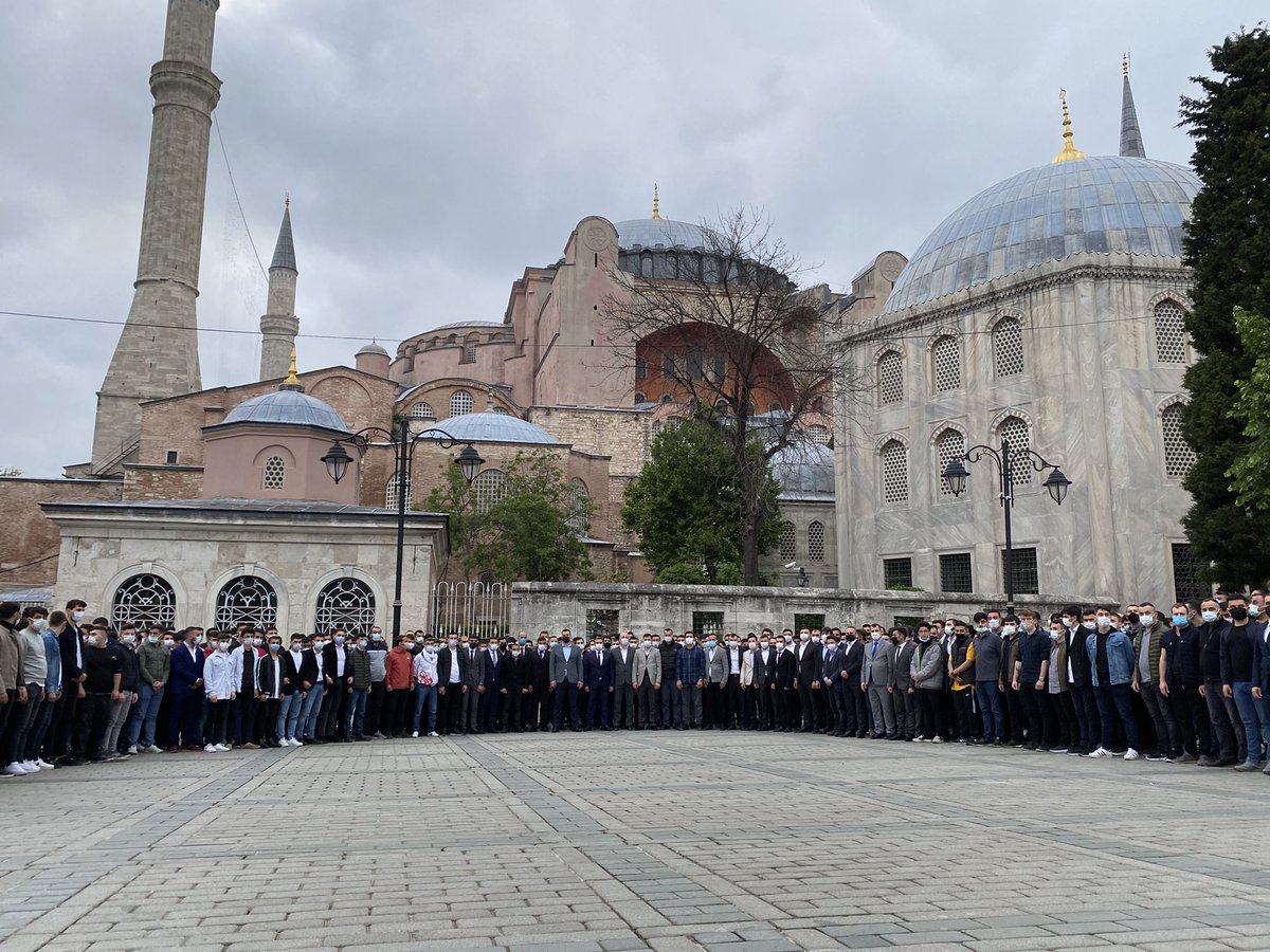 kazimerdiaktunc's tweet photo. İstanbul’un Fethinin 568. yıldönümü öncesinde sabah namazını fethin sembolü Türk’ün kılıç hakkı Ayasofya Camiinde kıldık. Bu vesileyle Fatih Sultan Mehmet Hanı rahmet ve şükranla yad ediyorum. https://t.co/qHTWBn7ILR