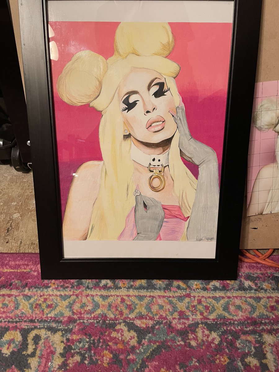 Visage_2much's tweet photo. I had my friend draw this for my bf .
He’s such a big fan and so am I ❤️@Alaska5000 @RuPaulsDragRace @RuPaulsDragCon https://t.co/HCRRyipoyO