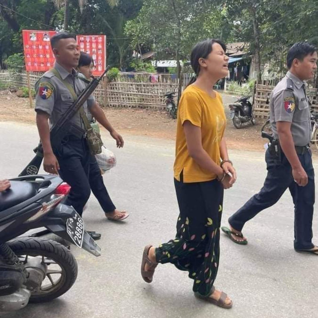 On May 26, Junta terrorists forcibly abducted Daw Su Yati Htun, a schoolteacher involved in the CDM movement, at her home in Mae Zaligone, #Ingapu Township, Ayeyarwady Division.
#May28Coup
#WhatsHappeningInMyanmar
#MilkTeaAlliance