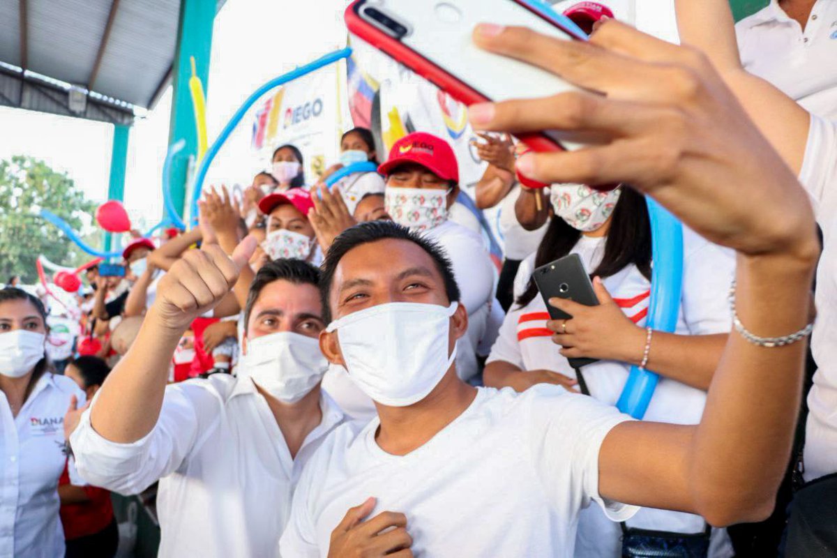 emiliolcal's tweet photo. Se acerca el momento de elegir un mejor rumbo para las familias cheneras, para los jóvenes, los trabajadores, los adultos mayores y todos los que amamos esta tierra. 

Este 6 de junio va a comenzar la mejor era chenera. ¡En #Iturbide ya lo saben y vamos con todo!🔵🔴🟡 https://t.co/Ka6fdDfCkI
