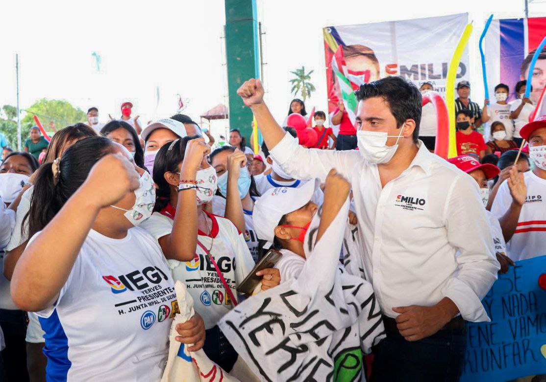 emiliolcal's tweet photo. Se acerca el momento de elegir un mejor rumbo para las familias cheneras, para los jóvenes, los trabajadores, los adultos mayores y todos los que amamos esta tierra. 

Este 6 de junio va a comenzar la mejor era chenera. ¡En #Iturbide ya lo saben y vamos con todo!🔵🔴🟡 https://t.co/Ka6fdDfCkI
