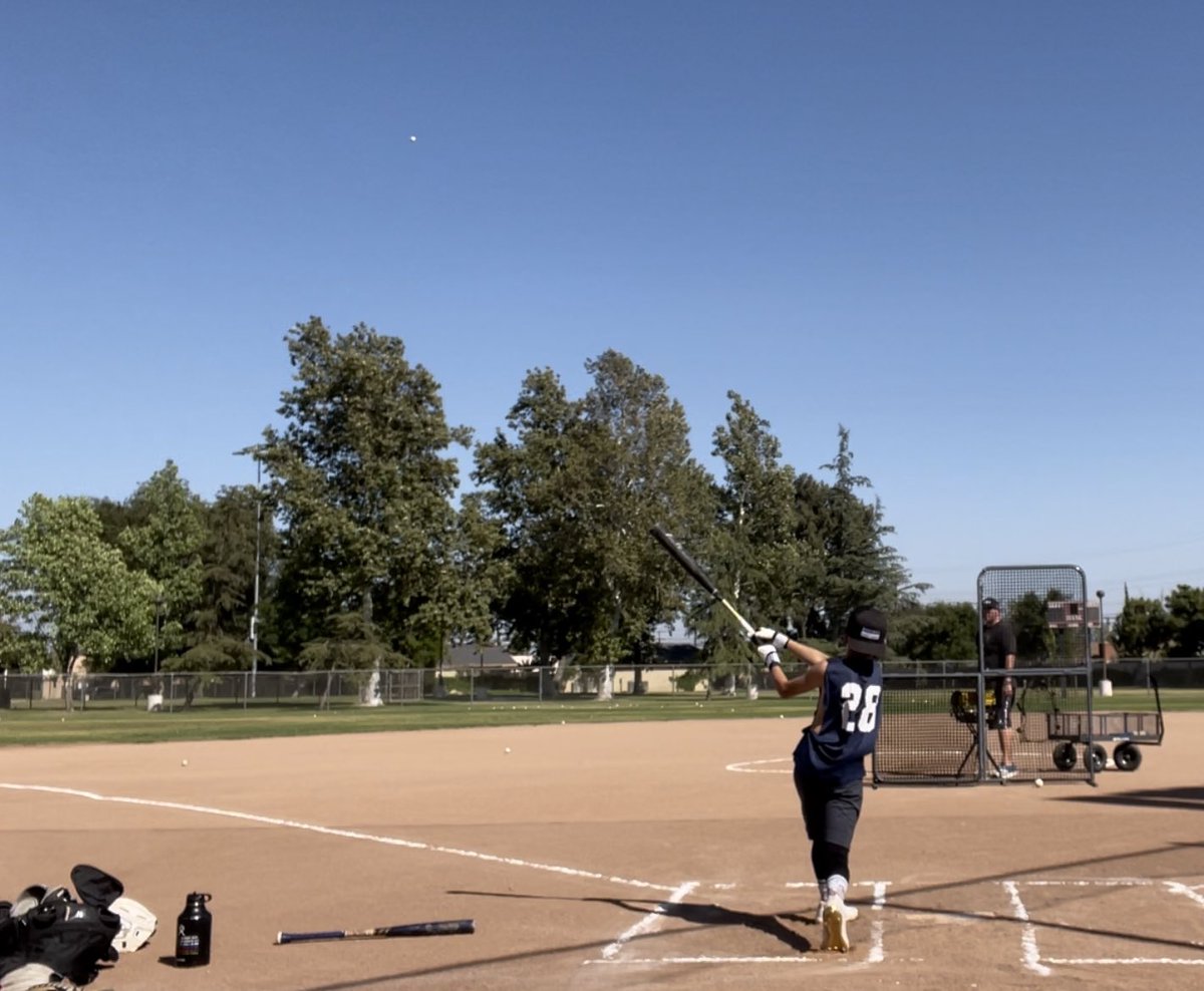 cooperalldredge's tweet photo. Baseball In California ⚾️☀️🌲
#CoolPicture https://t.co/D6WIvgZj8E