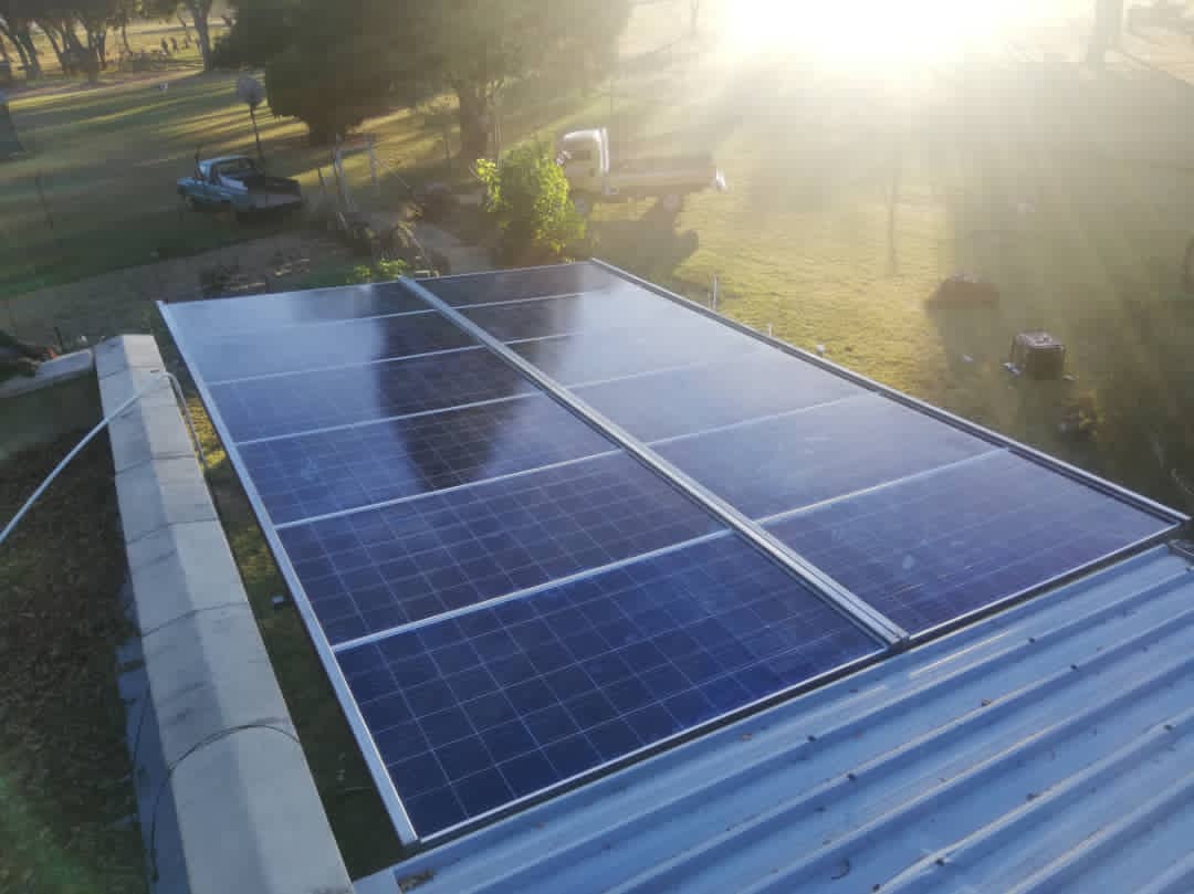 Eng_Madziva's tweet photo. Energy Update: Delighted to have powered a Dairy farm in Beatrice with a 4kw Cabinet Solar System. #SolarShackInstallation https://t.co/IpW349bTVD