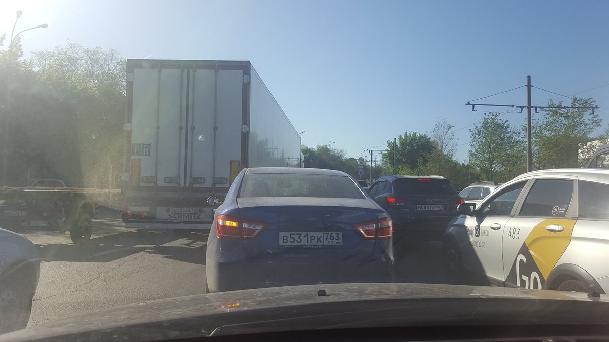 kryshtalex's tweet photo. Мост по мосту Земеца. Многолетнее бездействие всех уровней руководителей города. Ежедневные часовые пробки из-за ям и реконструкции участка. @DepGorHozSamara , @SamMobilePriem , @E_Lapushkina , @D_Azaroff https://t.co/WggTH8WAhe