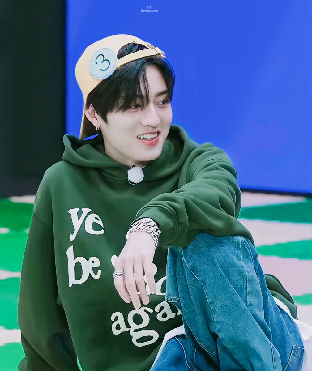 Teume! Gayanya kek lagi nongki di angkringan
cr. on pict