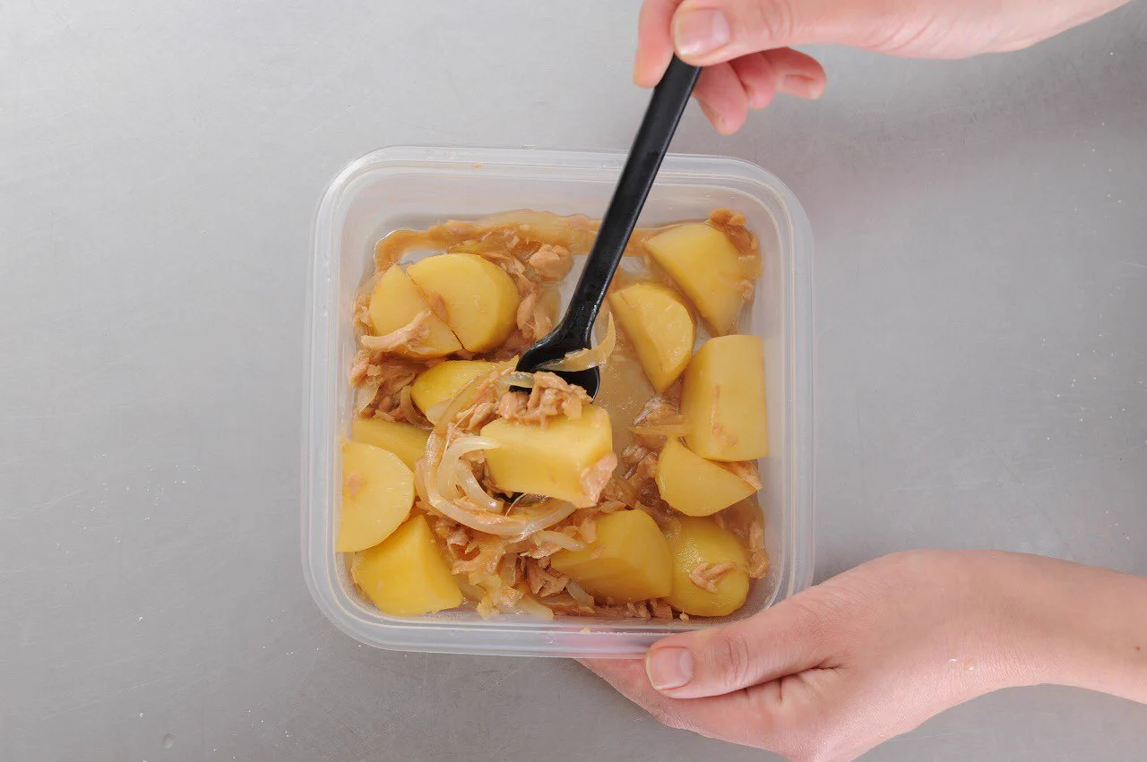 カットした食材を調味料と一緒に電子レンジで温めるだけ！とっても簡単なお手軽レシピ！