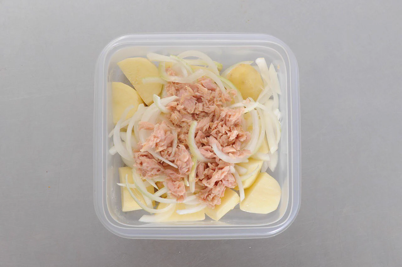 カットした食材を調味料と一緒に電子レンジで温めるだけ！とっても簡単なお手軽レシピ！