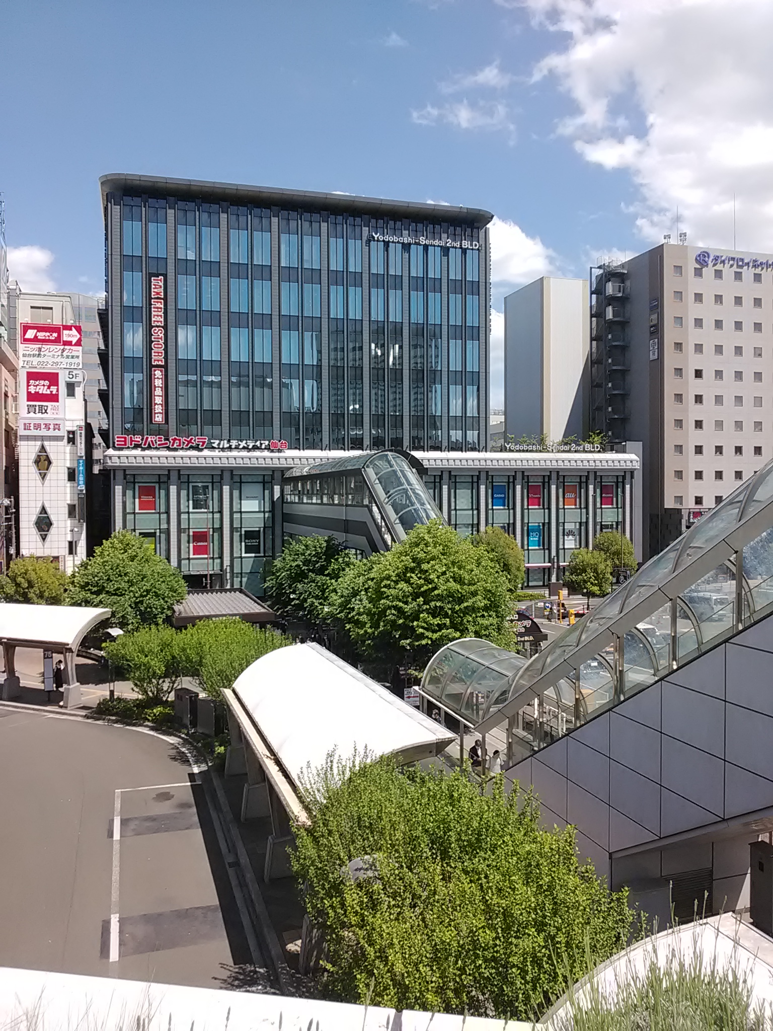 おがわのじゅんち 仙台駅到着 ヨドバシカメラマルチメディア仙台 ここが仙台の大規模接種会場 買い物客とワクチン 接種会場との誘導が分けられてよさげ ワクチン接種は店舗裏口からエレベーターで4階へ 私はいつになったら接種できるのやら 13 おがわのじゅんち 仙台駅到着 ヨドバシカメラマルチメディア仙台 ここが仙台の大規模接種会場 買い物客とワクチン 接種会場との誘導が分けられてよさげ ワクチン接種は店舗裏口からエレベーターで4階へ 私はいつになったら接種できるのやら 13
