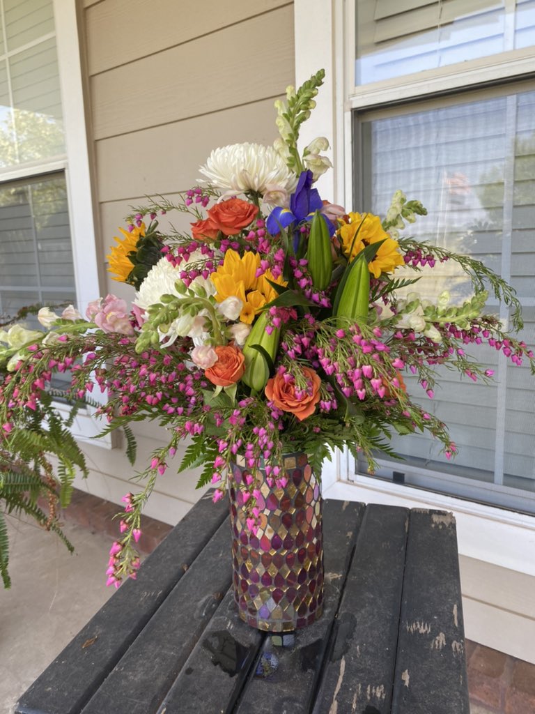 AvarieJackson's tweet photo. @Bcchilds_8 you know what your shirt is made of? husband material. I love my bud &amp; the flowers 😘 https://t.co/aZGWUanGC4