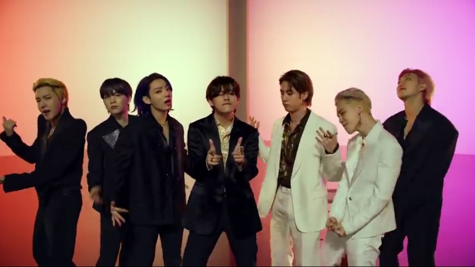 Hotter bts. Чимин бтс горячий. Bts butter клип. Чб чг чонгук. Рыжий чимин.