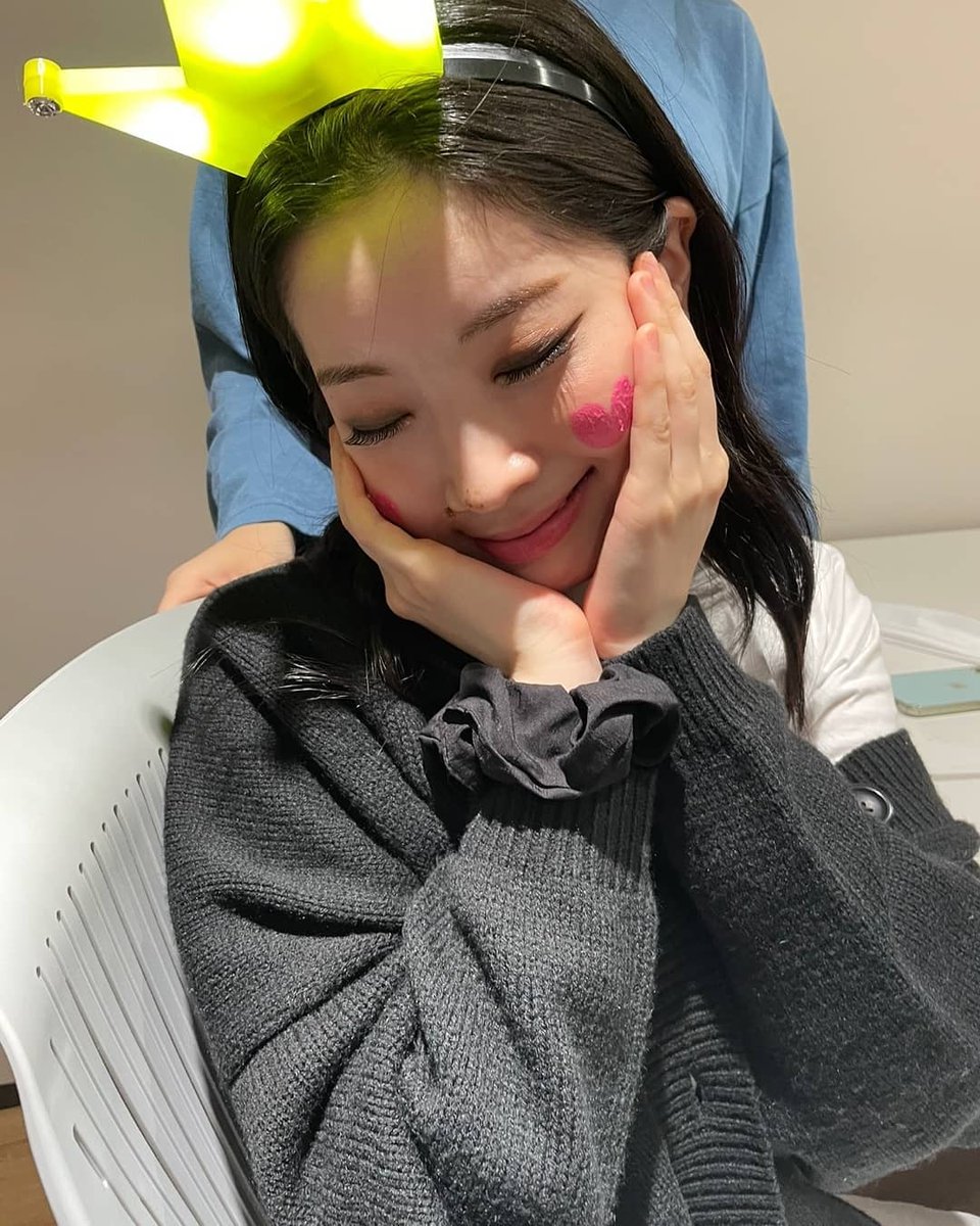 SubjectKpop's tweet photo. Jihyo's Twicetagram update (2)

#QueenDAHYUNDay
#찬란한_그대_바로_김다현 
@JYPETWICE https://t.co/akVlh94ZwX