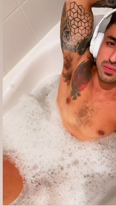 Come here??
?
#latino #europe #hot https://t.co/A2YKACriFq