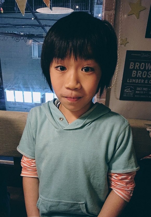 演劇企画ユニット 劇団山本屋 キャスト紹介 子役 村松愛美 むらまつまなみ 昊生 こうき 江ノ島育ちの子供達 ポテト と タマゴ を演じる子役のお二人 その天真爛漫な子供らしさと たまに飛び出す大人っぽさで物語にアクセントを付けてくれ