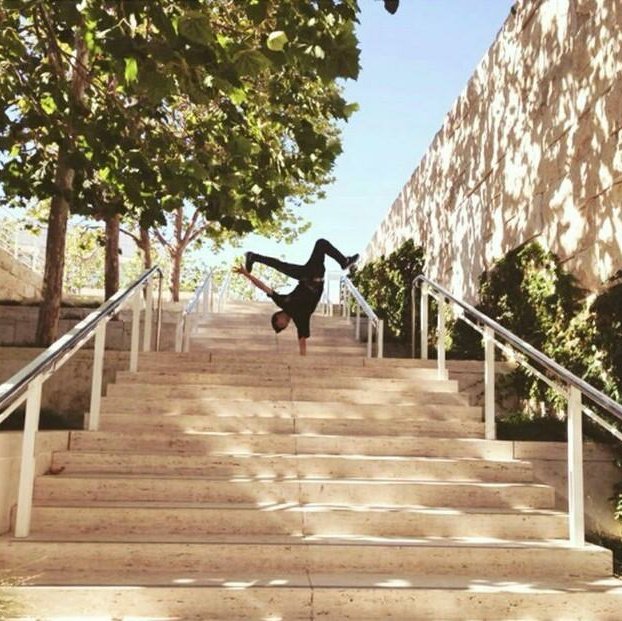 Jeongguklogy's tweet photo. Un Jungkook de 14 años llamó a esta pose una "pose genial de Nike". Lo hizo después de mucho tiempo, estoy llorando !!!!

#ButterHotterRemix @BTS_twt https://t.co/kixJogXPts