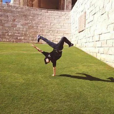 Jeongguklogy's tweet photo. Un Jungkook de 14 años llamó a esta pose una "pose genial de Nike". Lo hizo después de mucho tiempo, estoy llorando !!!!

#ButterHotterRemix @BTS_twt https://t.co/kixJogXPts