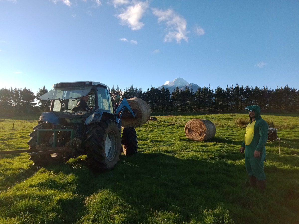 GethEvans's tweet photo. Both farms dry, been a great season, setting up for the weekend https://t.co/fraUyGrUr8