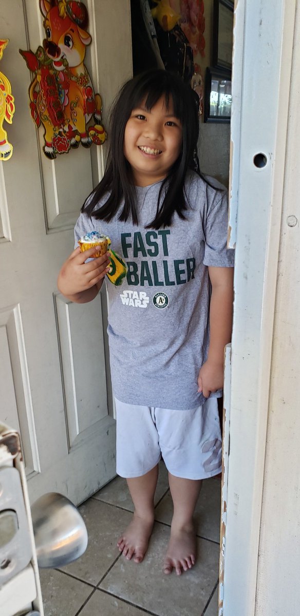 MrsShell248's tweet photo. When your end of year party is on Zoom, you personally deliver cupcakes to DL and hybrid cohort A students! @Gregory_Gardens #4thgrade #DistanceLearning https://t.co/c6aoG2RDEb