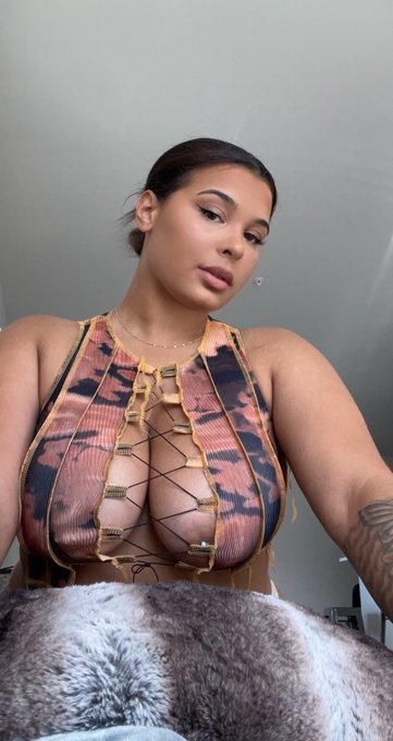 What did you notice first https://t.co/R3gNB3eBrb