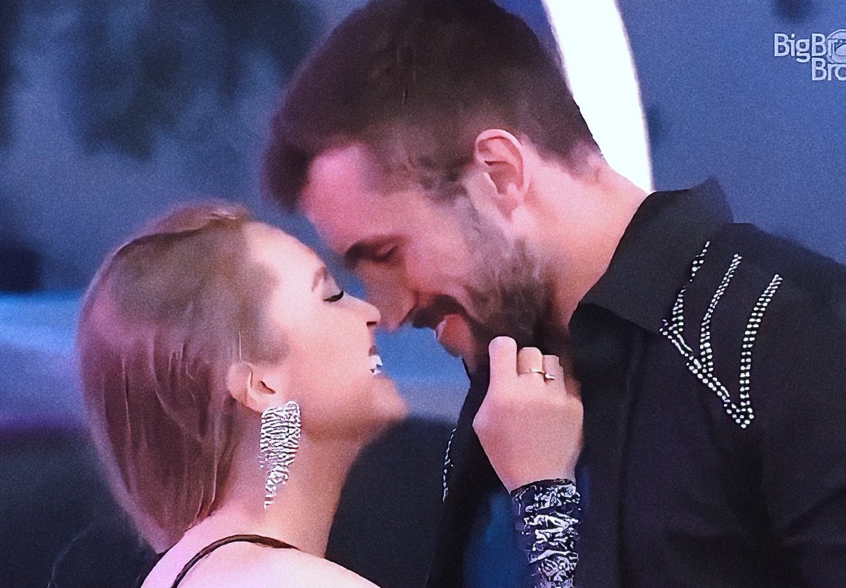 kecomenta's tweet photo. VAI CASAR SIM!!!! https://t.co/pUqfp4qkjE
