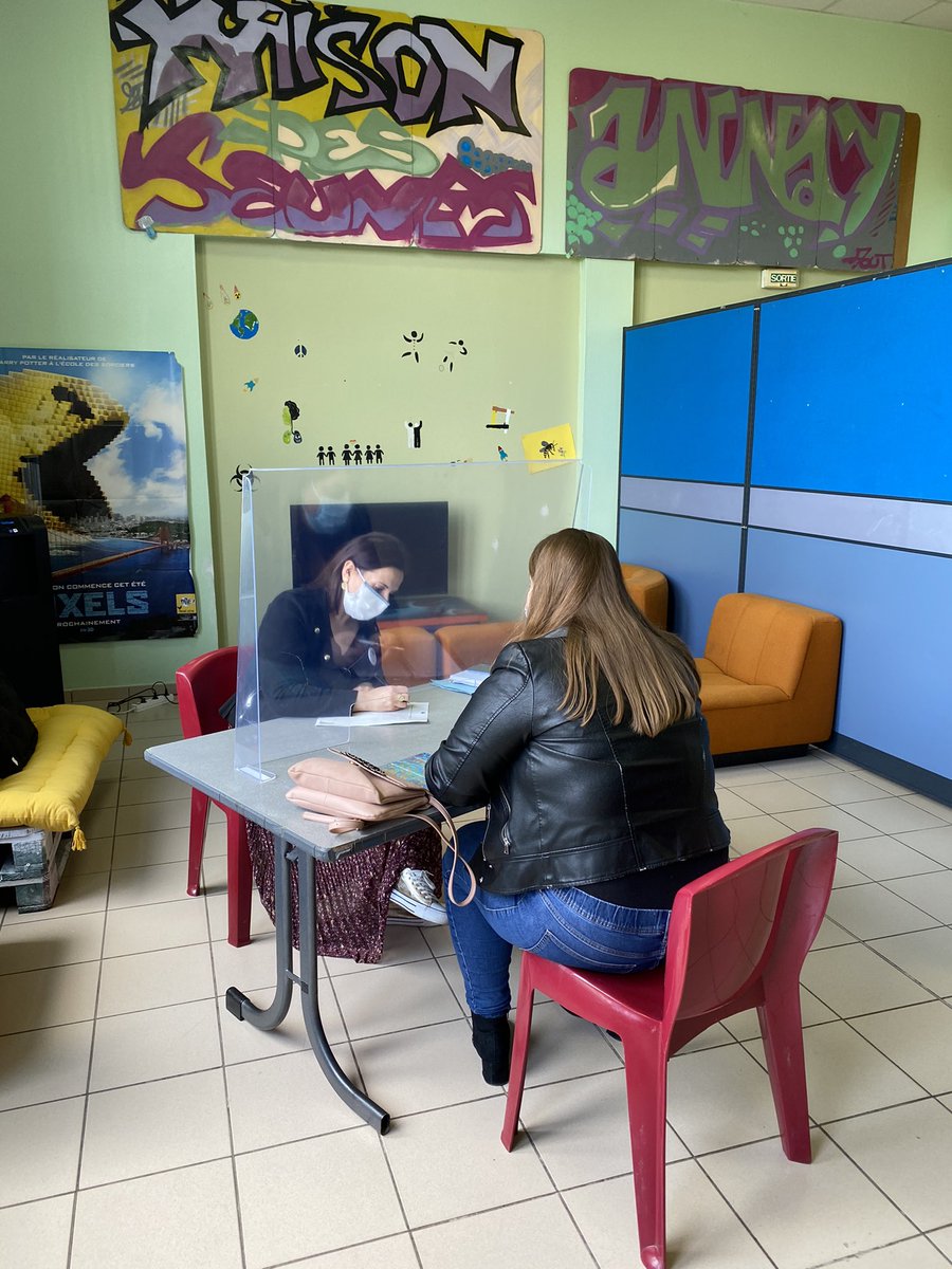 #1jeune1solution #AvecPoleEmploi Lens Laloux présent au 💙 des communes : présentation hier des opportunités du territoire auprès des jeunes de la commune d’#Annay sous Lens ➡️ positionnements sur les actions de recrutements dès la semaine prochaine 🔝 <a href="/LedruB/">LEDRU Marie Blandine</a> <a href="/JlucDerambure/">Jean Luc DERAMBURE</a>