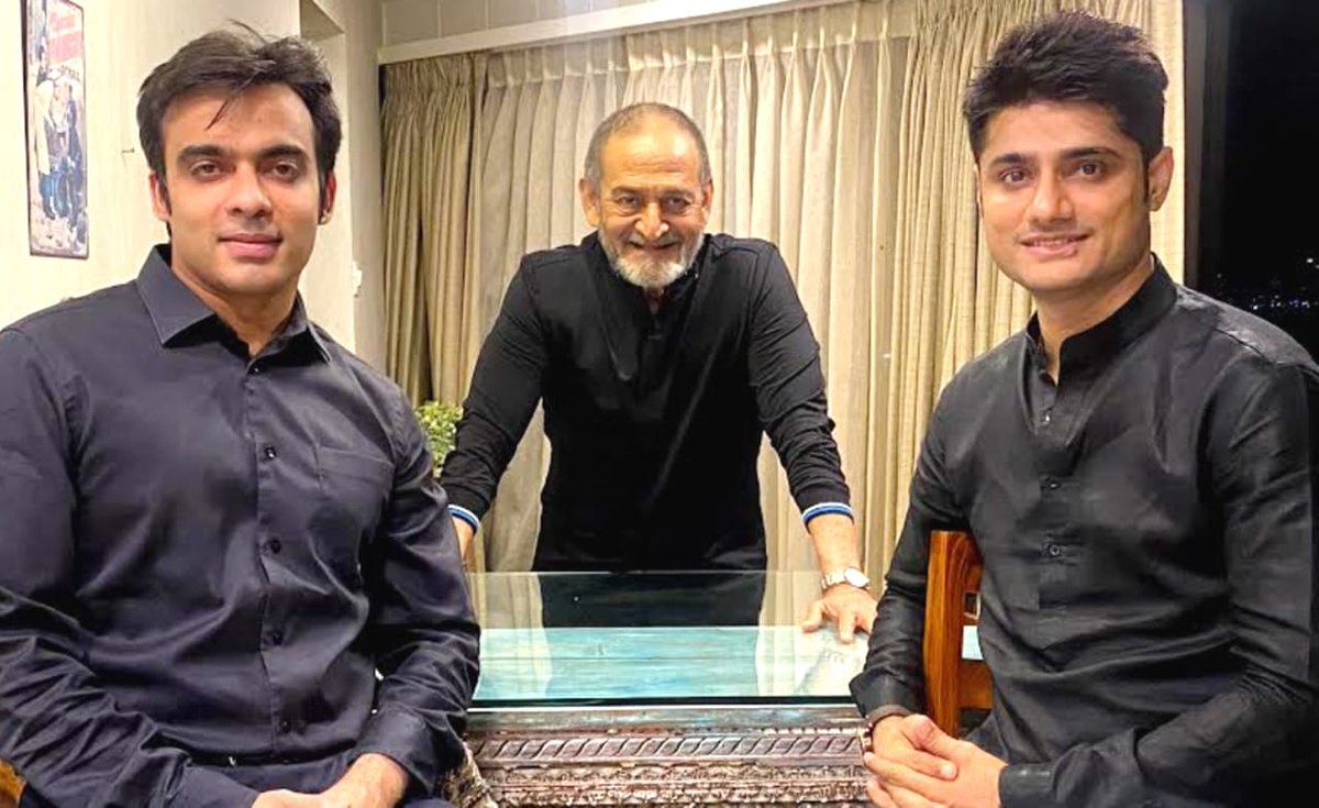 rameshlaus's tweet photo. Filmmaker #SandeepSingh signs @manjrekarmahesh to direct #SwatantraVeerSavarkar. The film to be produced by  @thisissandeeps  @amitbwadhwani 

The makers have announced the film on #VeerSavarkar's 138th Birth Anniversary https://t.co/RSb43oyp00