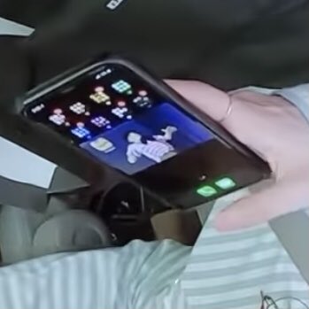 จีฮุนไปสุดจังวะ ขนาดจัดแอพในโทรศัพท์ยังจัดเป็นสี แล้วใช้อิโมจิหัวใจแยกเอา โอ้ย entj boy❤️🧡💛💚💙💜🤍🖤