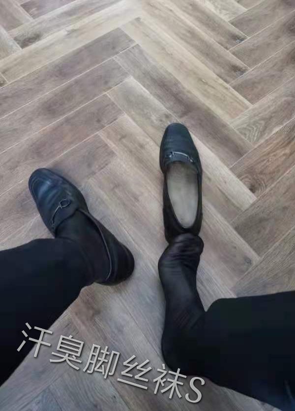 S55554851's tweet photo. 超臭皮鞋丝袜脚 https://t.co/Z4qCyxl85b