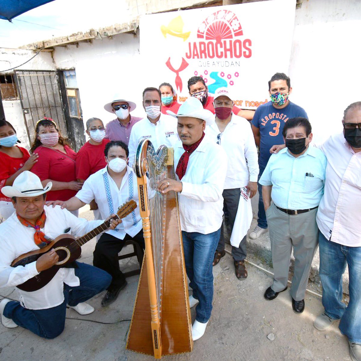 JuanCLoera_'s tweet photo. No hemos detenido la marcha ni un momento. 
Hoy recorrí Ciudad Juárez, visité a las y los vecinos de las colonias Lomas del Desierto y Eco 2000. 
Además tuve la fortuna de reunirme con la asociación de Jarochos y la organización de jóvenes Red Tira Paro. 1/2 https://t.co/E0QcdOYPlx
