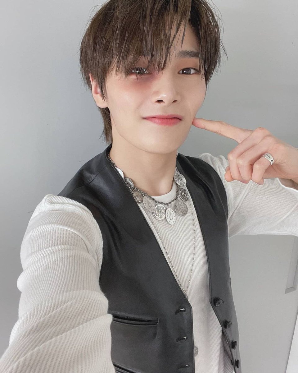 skzempireturkey's tweet photo. 210528 |📸 @/realstraykids #IN Instagram Güncellemesi

"Lütfen WOLFGANG'i çokça dinleyin~~💕💕

#StrayKids #STAY #Wolfgang #KINGDOM #PostLook #INstagram #🦊" https://t.co/keqi0O60ga
