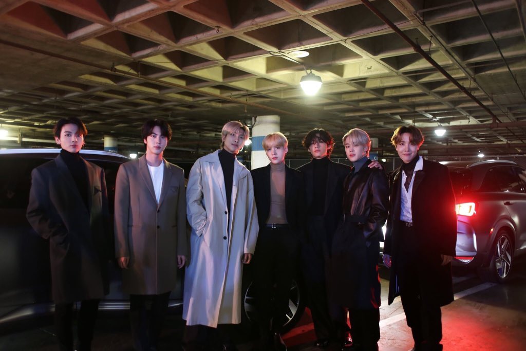 jtoni_n's tweet photo. "Let's not tell Hoseok not to smile" https://t.co/wMD0iO3oSC