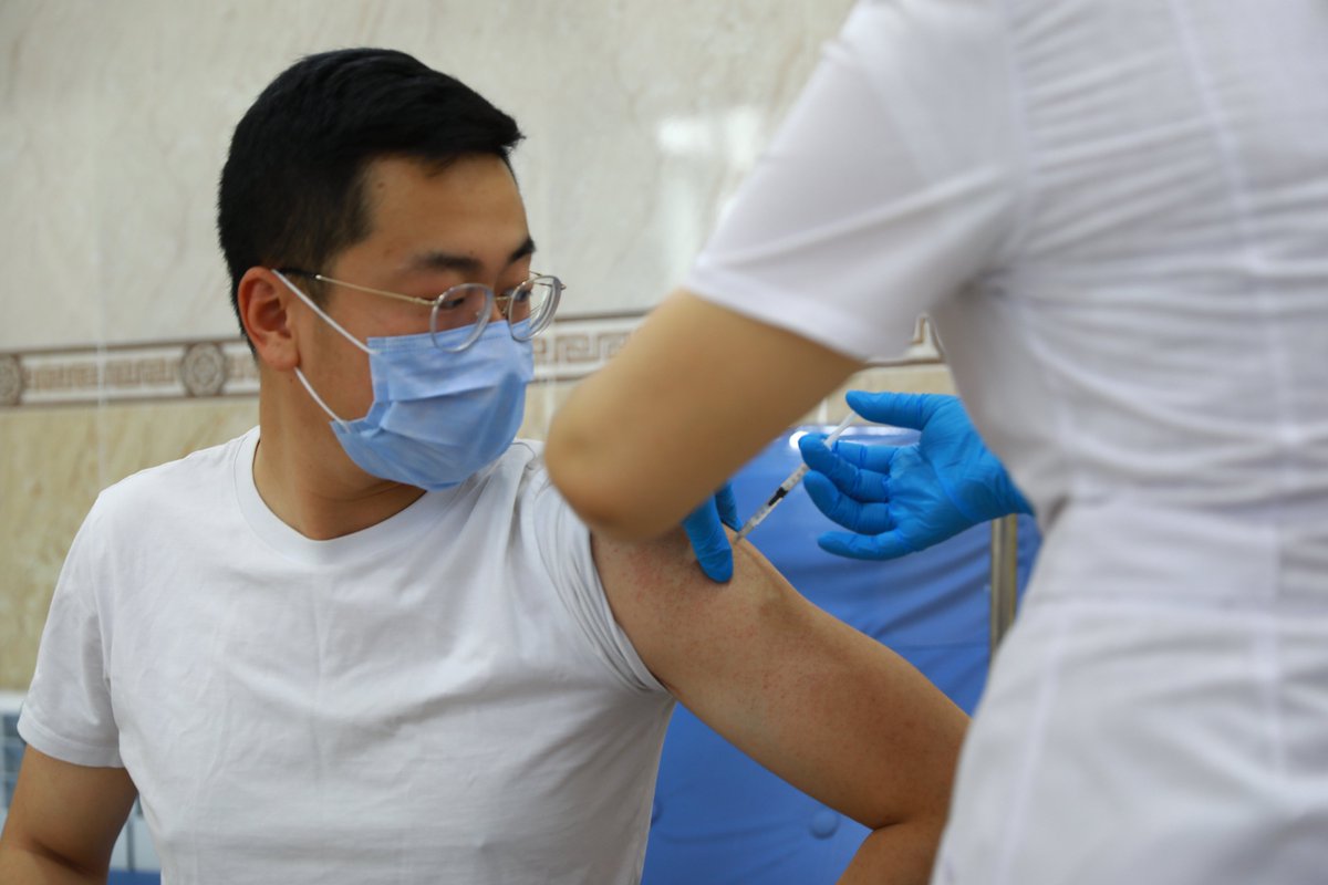 DailyBaeNews's tweet image. Chinese citizens living in Uzbekistan have begun being vaccinated as part of China’s global campaign to inoculate its nationals living and working abroad. The first batch of 500 Chinese received the jabs on May 17th in Tashkent, capital of Uzbekistan. 
#SpringSprout #COVIDVaccine